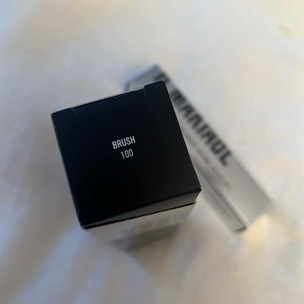 Concealer - Picture 7 of 7